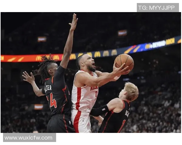 2004年NBA精彩对决火箭队与猛龙队的巅峰之战回顾与分析 2004年NBA精彩对决火箭队与猛龙队的巅峰之战回顾与分析